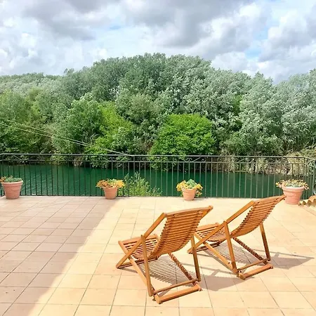 Maison En Provence Au Bord De La Riviere Casa vacanze *